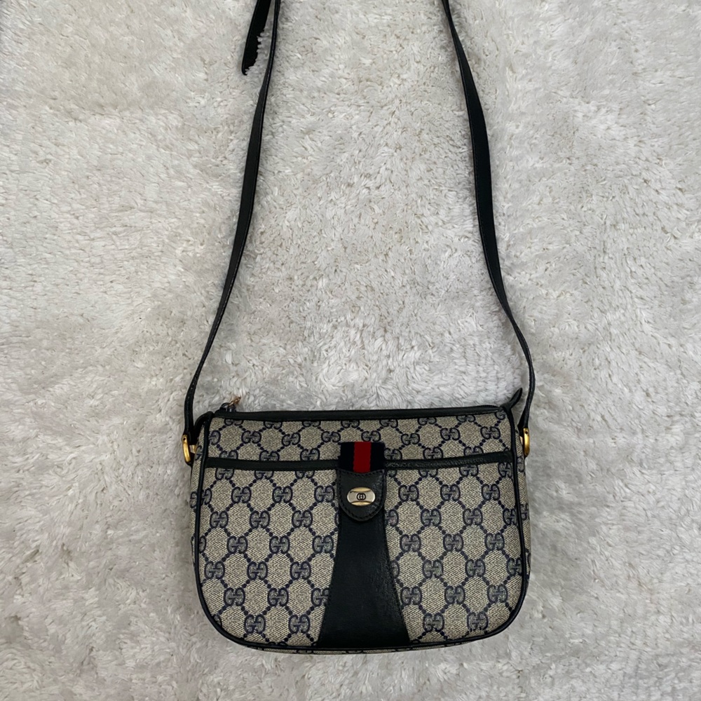 Gucci Vintage Crossbody Bag - Picture 15 of 15